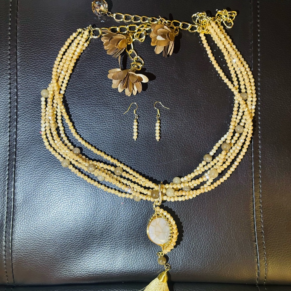 Elegant Cream and Gold Beaded Necklace Set